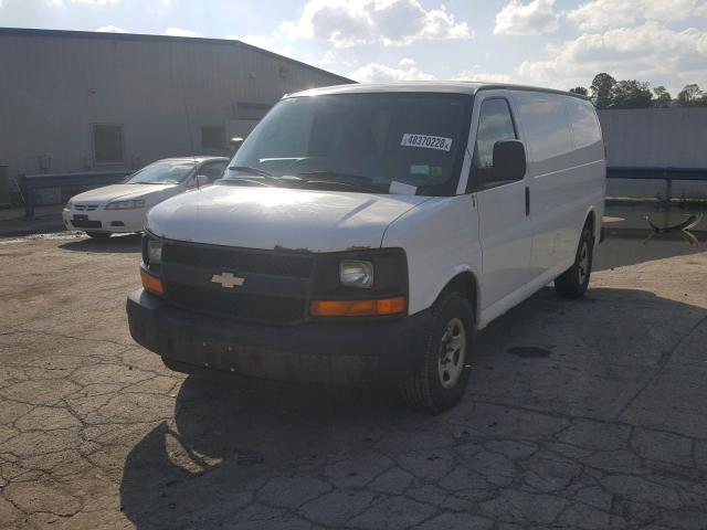 1GCFG15X781122300 - 2008 CHEVROLET EXPRESS G1 WHITE photo 2