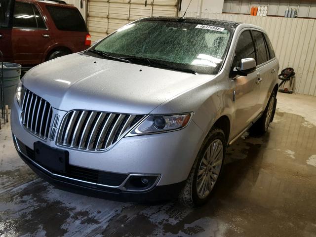 2LMDJ6JK9CBL08420 - 2012 LINCOLN MKX SILVER photo 2