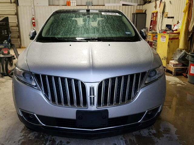 2LMDJ6JK9CBL08420 - 2012 LINCOLN MKX SILVER photo 9