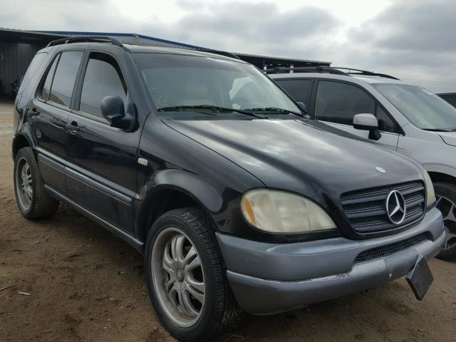 4JGAB54EXXA119692 - 1999 MERCEDES-BENZ ML 320 BLACK photo 1