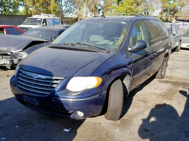 2C8GP64L55R432838 - 2005 CHRYSLER TOWN & COU BLUE photo 2