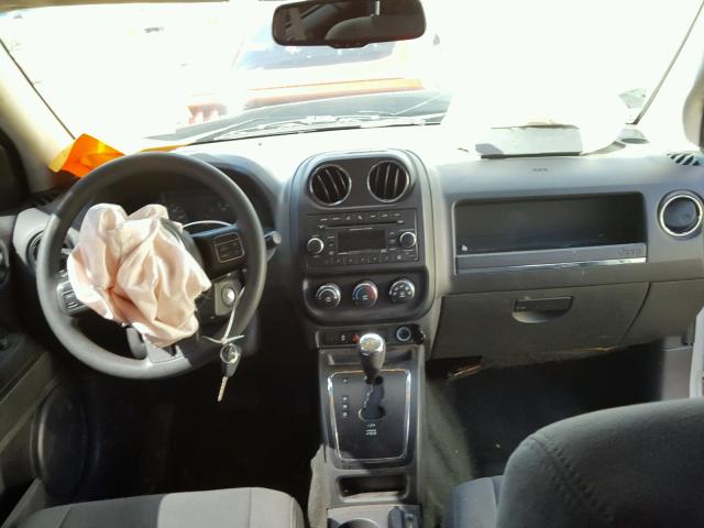 1C4NJDBB9DD190341 - 2013 JEEP COMPASS SP 银色 照片 9