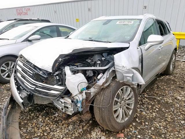 1GYKNDRS4HZ302317 - 2017 CADILLAC XT5 LUXURY SILVER photo 2