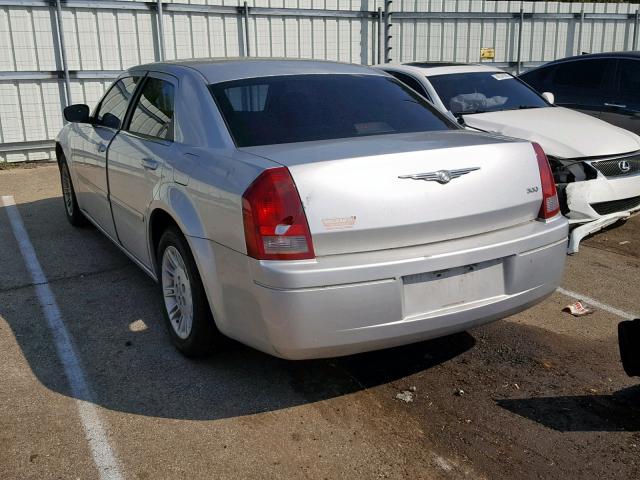 2C3JA43R95H123015 - 2005 CHRYSLER 300 SILVER photo 3