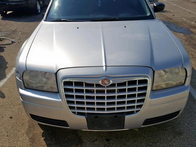 2C3JA43R95H123015 - 2005 CHRYSLER 300 SILVER photo 9