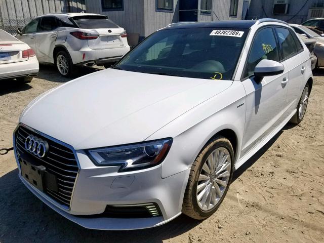 WAUUPBFF1JA084665 - 2018 AUDI A3 E-TRON WHITE photo 2