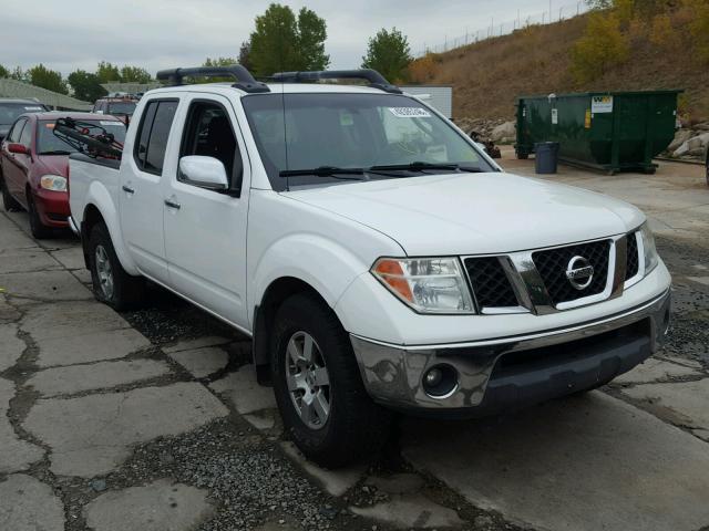 1N6AD07U86C414052 - 2006 NISSAN FRONTIER C WHITE photo 1