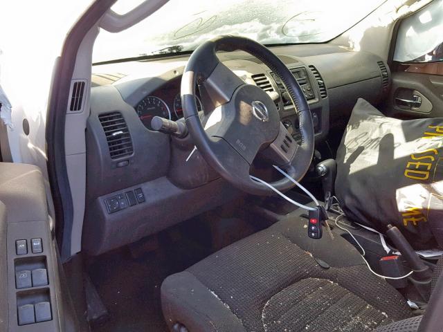 1N6AD07U86C414052 - 2006 NISSAN FRONTIER C WHITE photo 9