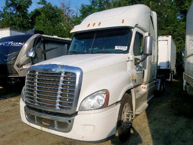 1FUJGLDVXDSBT0641 - 2013 FREIGHTLINER CASCADIA 1 WHITE photo 2