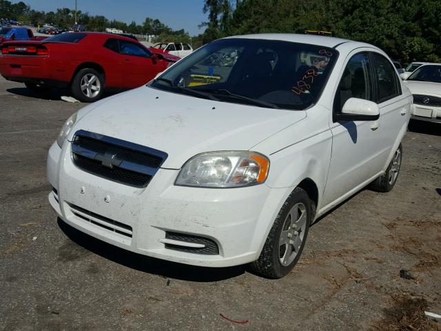 KL1TD5DE4BB135811 - 2011 CHEVROLET AVEO LS WHITE photo 2