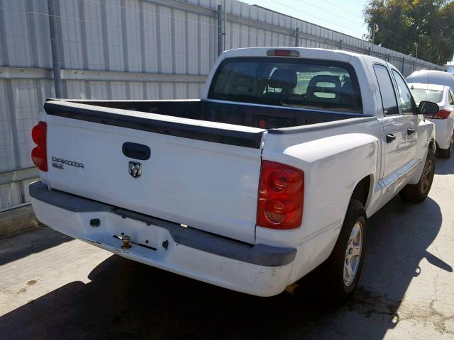 1D7HE48N55S250864 - 2005 DODGE DAKOTA QUA WHITE photo 4