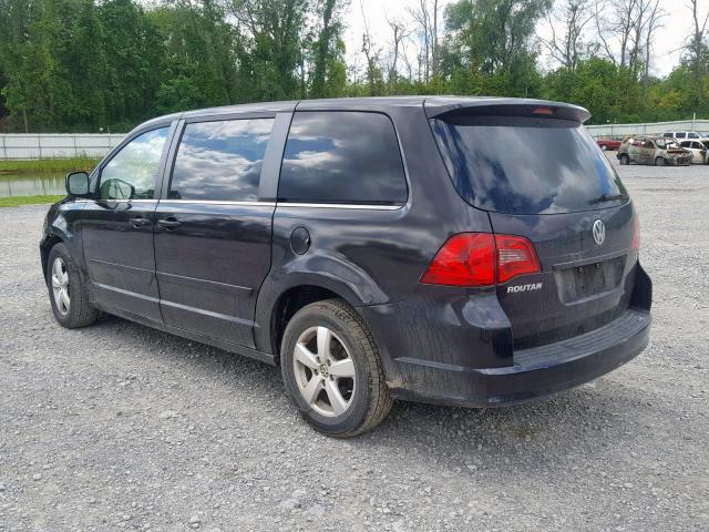 2V4RW3D10AR348372 - 2010 VOLKSWAGEN ROUTAN SE BLACK photo 3