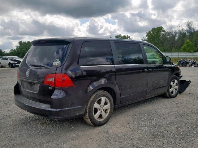 2V4RW3D10AR348372 - 2010 VOLKSWAGEN ROUTAN SE BLACK photo 4