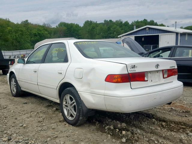 JT2BG22K6Y0409736 - 2000 TOYOTA CAMRY CE WHITE photo 3