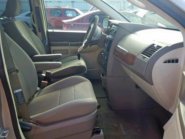 2A8HR44H88R744035 - 2008 CHRYSLER TOWN & COU BEIGE photo 5