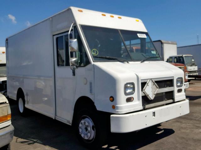 4UZAANBW72CJ99562 - 2002 FREIGHTLINER CHASSIS M WHITE photo 1