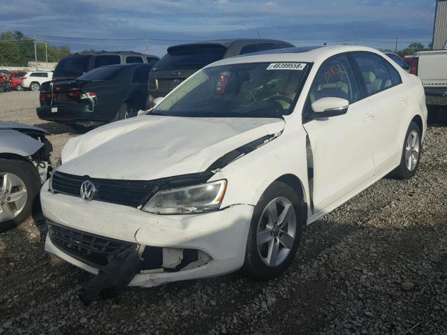 3VWLL7AJ6BM095715 - 2011 VOLKSWAGEN JETTA TDI WHITE photo 2