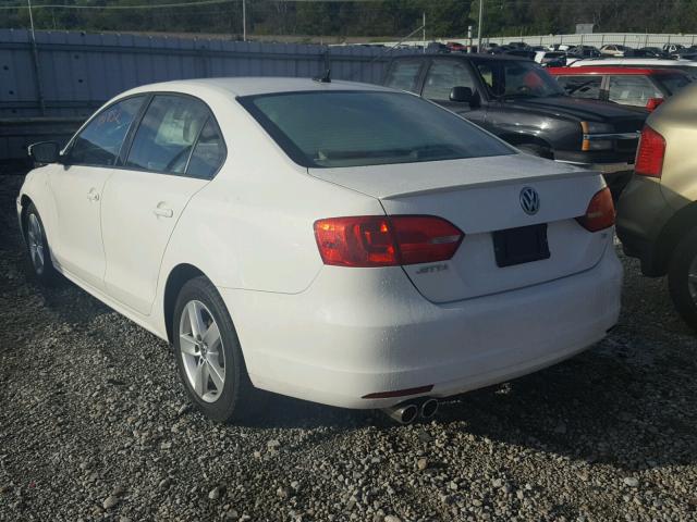 3VWLL7AJ6BM095715 - 2011 VOLKSWAGEN JETTA TDI WHITE photo 3