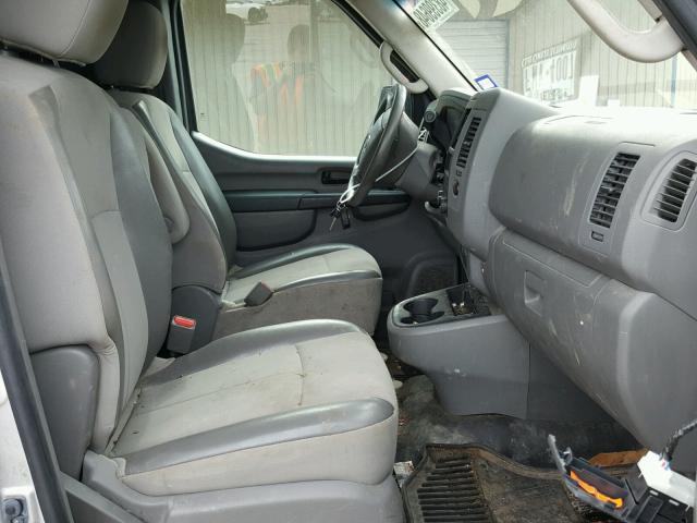 1N6BF0LX8EN109507 - 2014 NISSAN NV 2500 SILVER photo 5