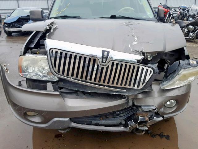 5LMFU28R23LJ44853 - 2003 LINCOLN NAVIGATOR BROWN photo 9