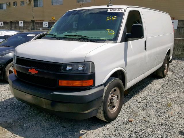 1GCWGAFG0J1178549 - 2018 CHEVROLET EXPRESS G2 WHITE photo 2