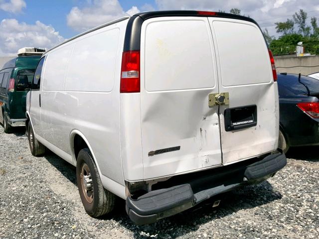 1GCWGAFG0J1178549 - 2018 CHEVROLET EXPRESS G2 WHITE photo 3