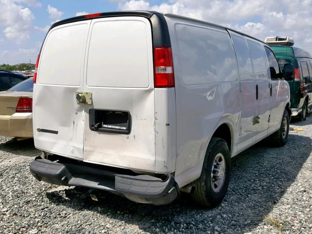 1GCWGAFG0J1178549 - 2018 CHEVROLET EXPRESS G2 WHITE photo 4