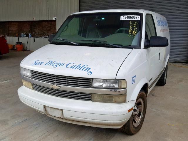 1GCDM19W2YB159721 - 2000 CHEVROLET ASTRO WHITE photo 2