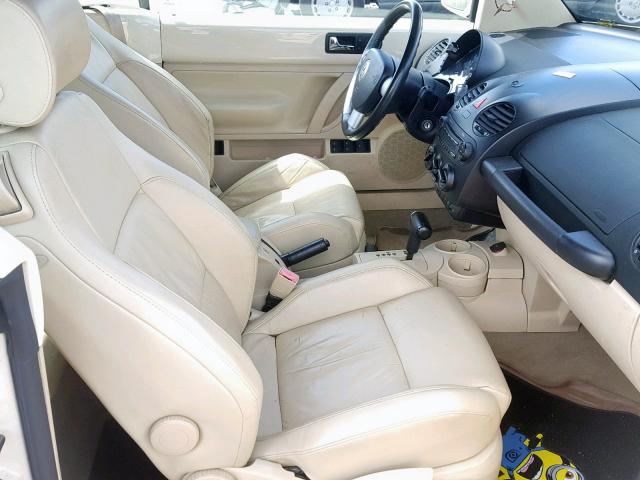 3VWCD31Y24M345716 - 2004 VOLKSWAGEN NEW BEETLE თეთრი ფოტო 5