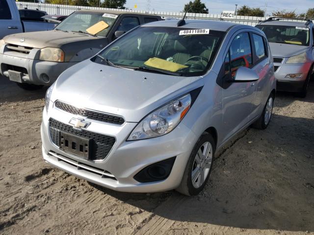 KL8CD6S9XFC722396 - 2015 CHEVROLET SPARK 1LT SILVER photo 2