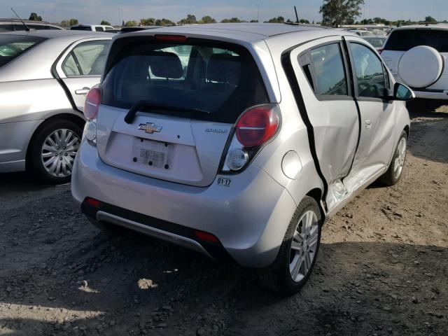 KL8CD6S9XFC722396 - 2015 CHEVROLET SPARK 1LT SILVER photo 4