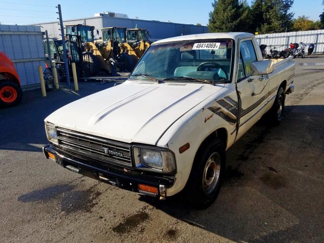 JT4RN34S1C0040937 - 1982 TOYOTA PICKUP 1/2 WHITE photo 2