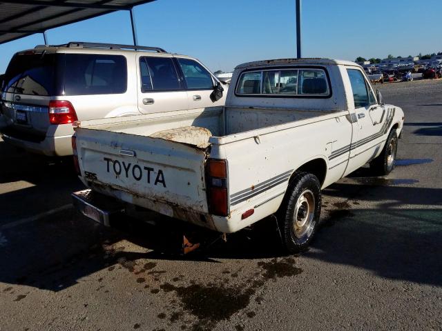 JT4RN34S1C0040937 - 1982 TOYOTA PICKUP 1/2 WHITE photo 4