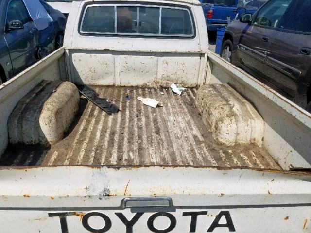 JT4RN34S1C0040937 - 1982 TOYOTA PICKUP 1/2 WHITE photo 6