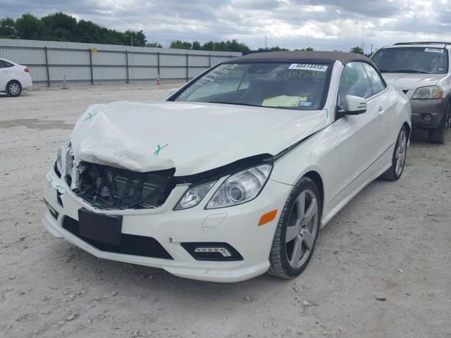 WDDKK7CF7BF094525 - 2011 MERCEDES-BENZ E 550 WHITE photo 2