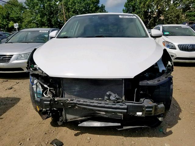 KM8J2CA47KU880929 - 2019 HYUNDAI TUCSON SE WHITE photo 9