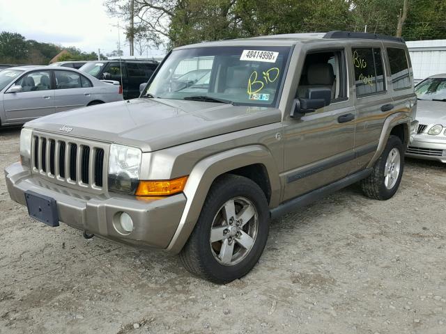 1J8HG48NX6C167021 - 2006 JEEP COMMANDER BEIGE photo 2