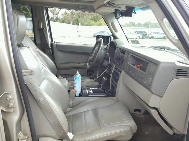1J8HG48NX6C167021 - 2006 JEEP COMMANDER BEIGE photo 5