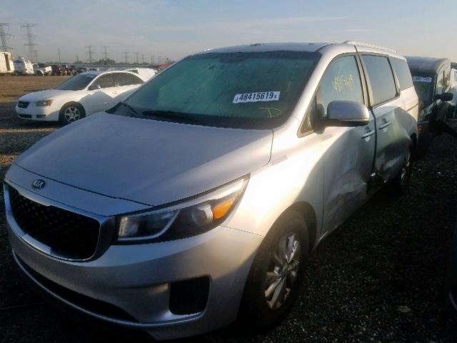 KNDMB5C19F6038426 - 2015 KIA SEDONA LX SILVER photo 2