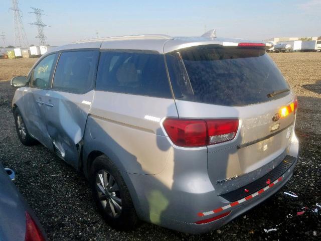 KNDMB5C19F6038426 - 2015 KIA SEDONA LX SILVER photo 3