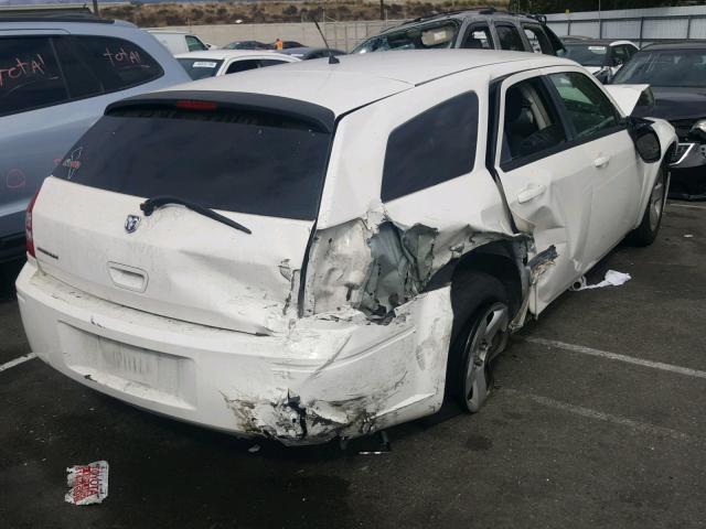 2D4FV47T58H223552 - 2008 DODGE MAGNUM WHITE photo 4