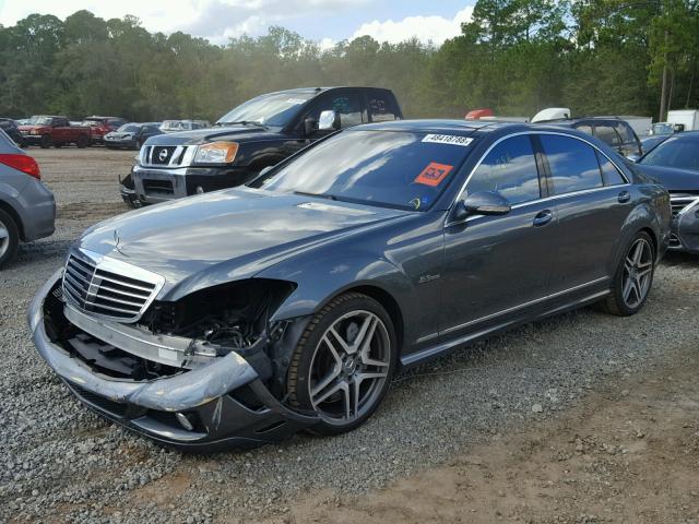 WDDNG77X69A252393 - 2009 MERCEDES-BENZ S 63 AMG GRAY photo 2