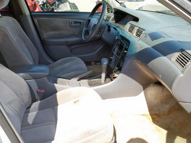 4T1BG22K4VU155404 - 1997 TOYOTA CAMRY CE WHITE photo 5