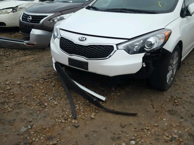 KNAFX4A84F5389333 - 2015 KIA FORTE EX WHITE photo 9