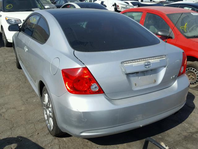 JTKDE177770212439 - 2007 TOYOTA SCION TC Gümüş foto 3