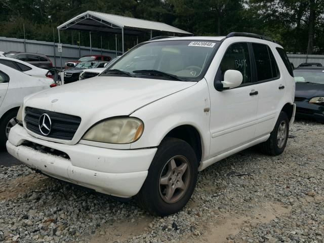 4JGAB54E5YA161866 - 2000 MERCEDES-BENZ ML 320 WHITE photo 2