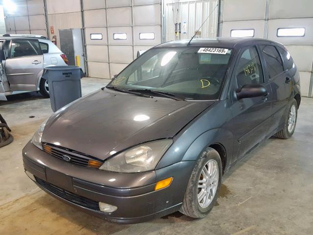 3FAFP37363R169411 - 2003 FORD FOCUS ZX5 GRAY photo 2