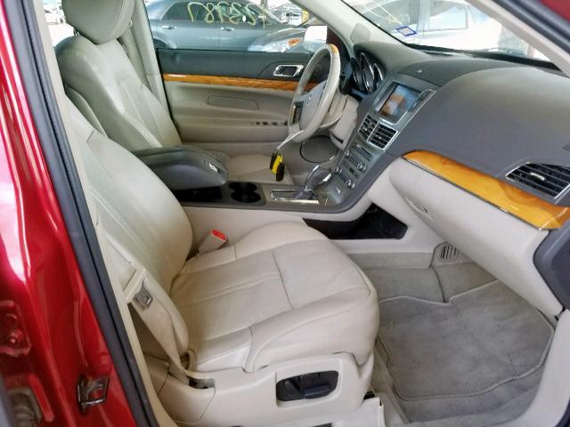 2LMHJ5AT3CBL51025 - 2012 LINCOLN MKT RED photo 5