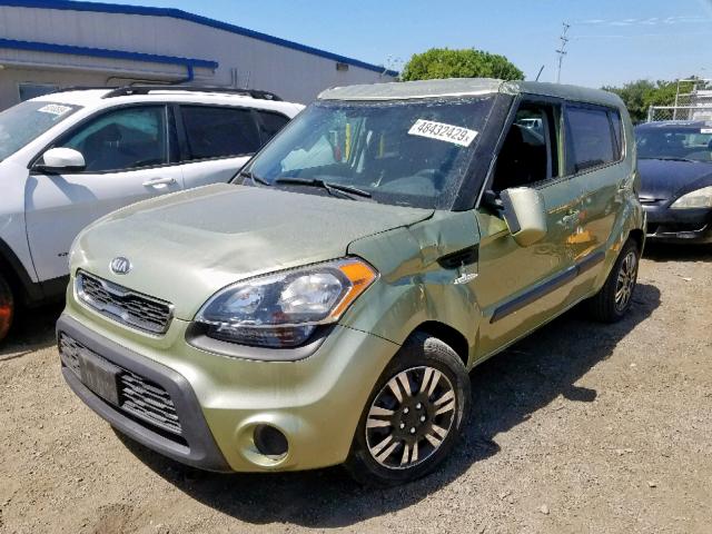 KNDJT2A57D7532716 - 2013 KIA SOUL GREEN photo 2