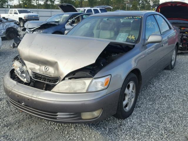 JT8BF28GXX5066944 - 1999 LEXUS ES 300 GRAY photo 2